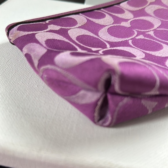 EUC Coach Signature C Wristlet - Picture 6 of 10